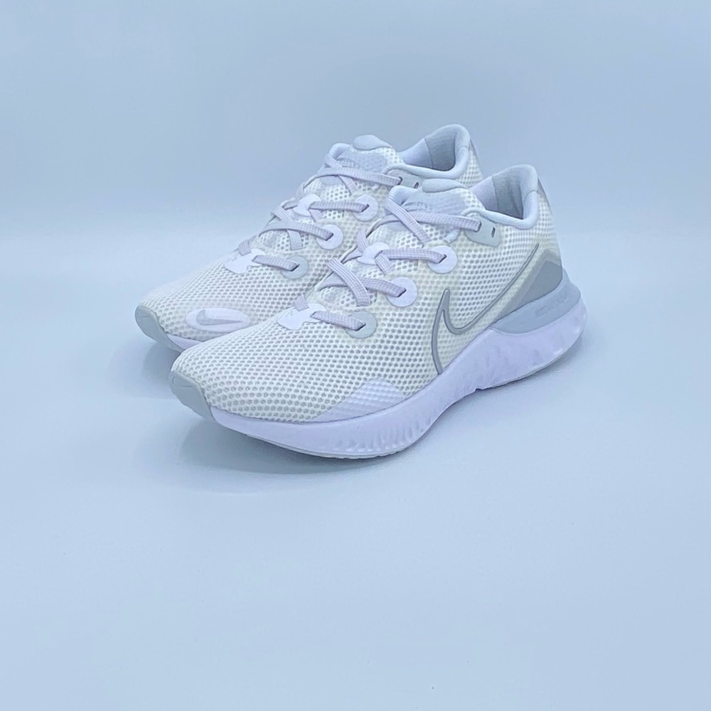 NEW! Nike Renew Run Women's Running Shoe Size 10 - Picture 2 of 8
